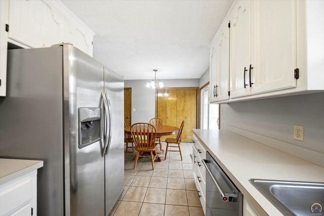 4401 NW 46th ST, Topeka, KS 66618