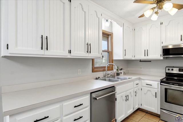 4401 NW 46th ST, Topeka, KS 66618