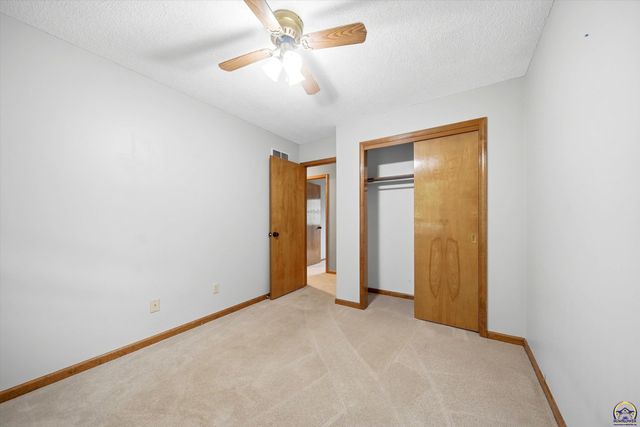4401 NW 46th ST, Topeka, KS 66618