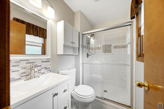 4401 NW 46th ST, Topeka, KS 66618
