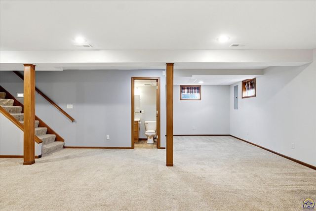 4401 NW 46th ST, Topeka, KS 66618