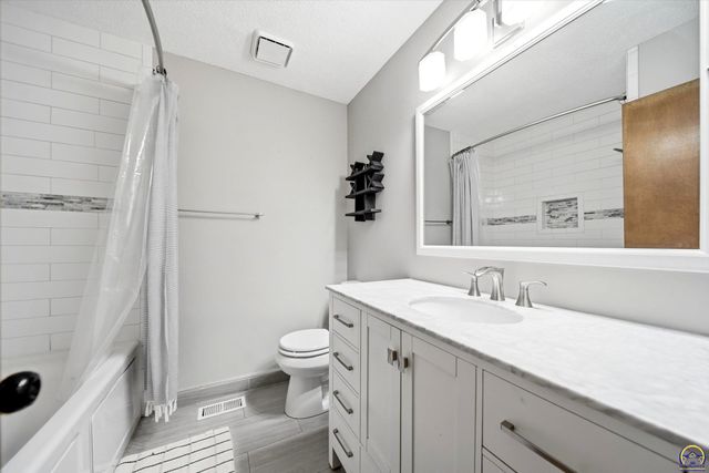 4401 NW 46th ST, Topeka, KS 66618