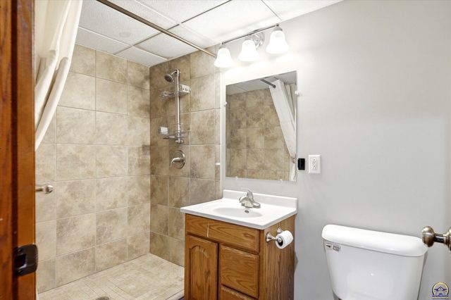 4401 NW 46th ST, Topeka, KS 66618