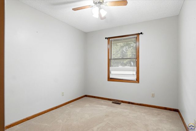 4401 NW 46th ST, Topeka, KS 66618