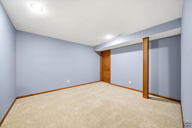 4401 NW 46th ST, Topeka, KS 66618