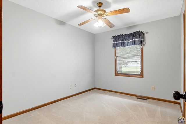 4401 NW 46th ST, Topeka, KS 66618