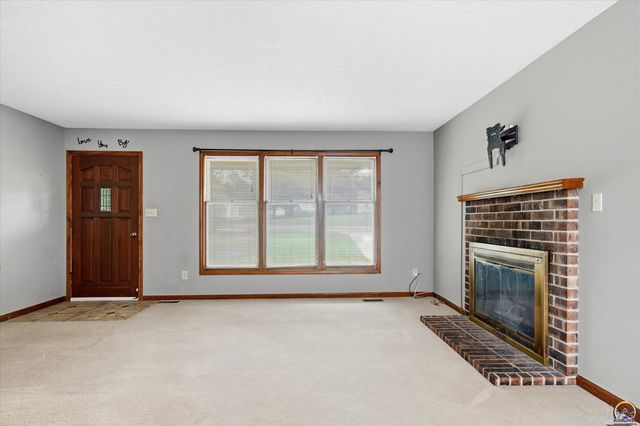 4401 NW 46th ST, Topeka, KS 66618