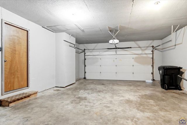 4401 NW 46th ST, Topeka, KS 66618