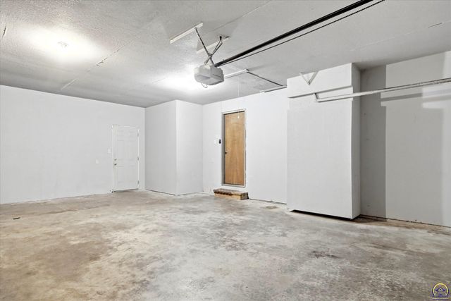 4401 NW 46th ST, Topeka, KS 66618
