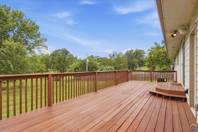 4401 NW 46th ST, Topeka, KS 66618