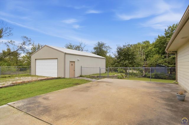 4401 NW 46th ST, Topeka, KS 66618