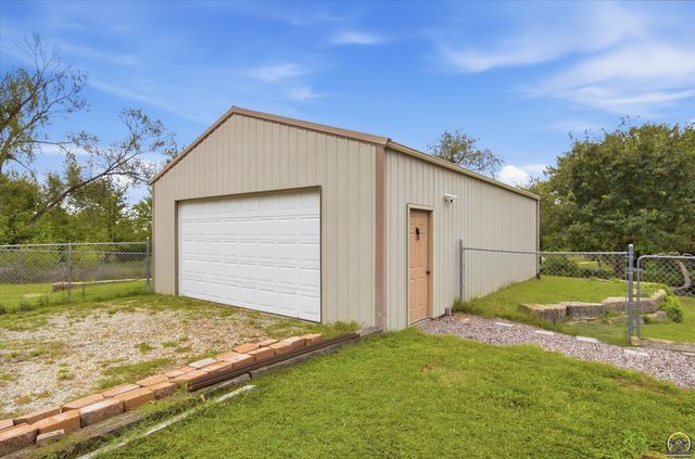 4401 NW 46th ST, Topeka, KS 66618