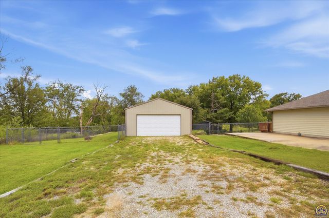4401 NW 46th ST, Topeka, KS 66618