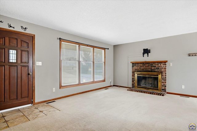 4401 NW 46th ST, Topeka, KS 66618