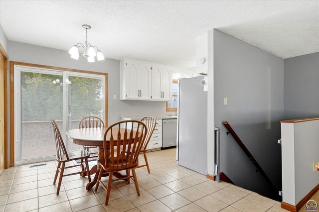 4401 NW 46th ST, Topeka, KS 66618