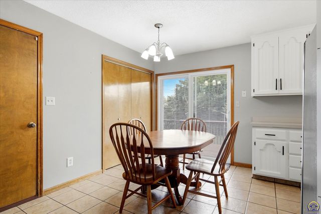 4401 NW 46th ST, Topeka, KS 66618