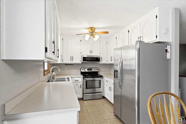 4401 NW 46th ST, Topeka, KS 66618