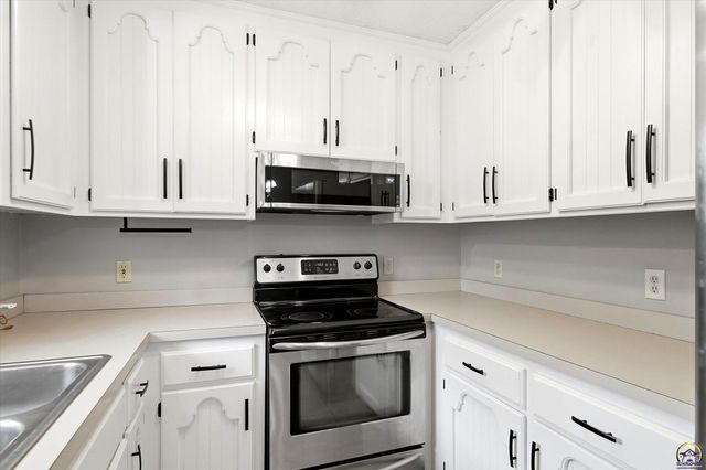4401 NW 46th ST, Topeka, KS 66618