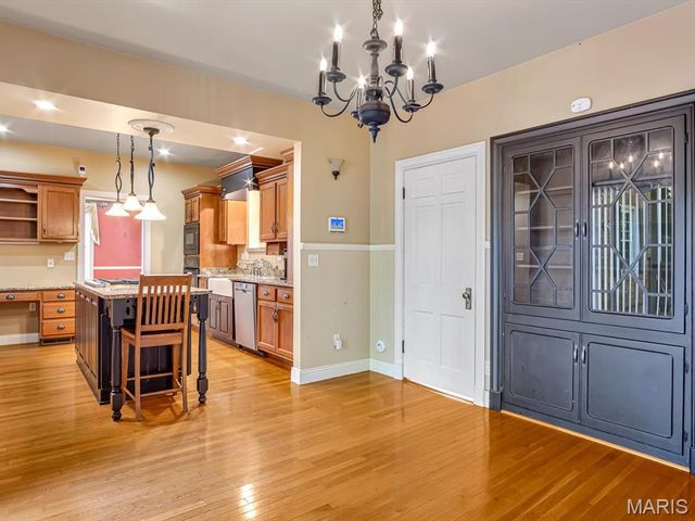 919 E Monroe Street, Belleville, IL 62220
