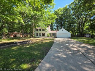 6499 Dalton Drive, Flushing, MI 48433