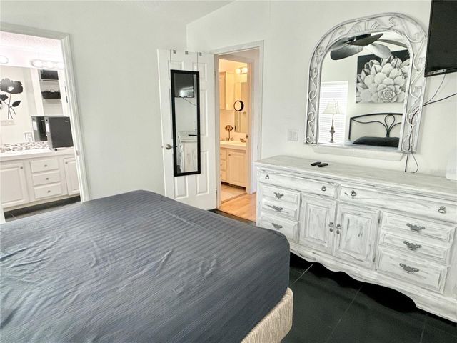 6907 AMERICANA DRIVE NE 101, St Petersburg, FL 33702