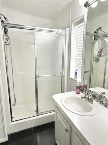 6907 AMERICANA DRIVE NE 101, St Petersburg, FL 33702