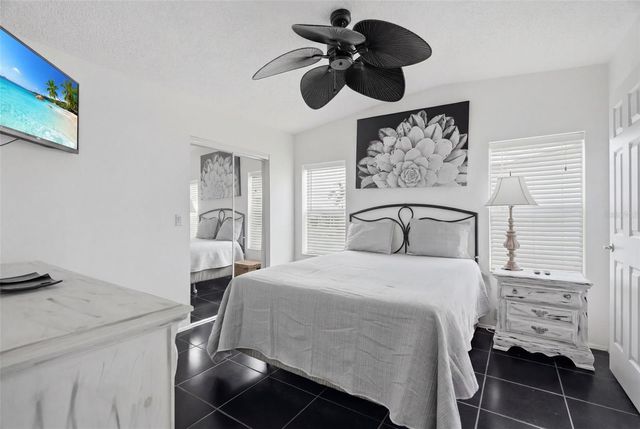 6907 AMERICANA DRIVE NE 101, St Petersburg, FL 33702