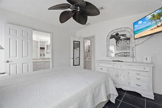6907 AMERICANA DRIVE NE 101, St Petersburg, FL 33702