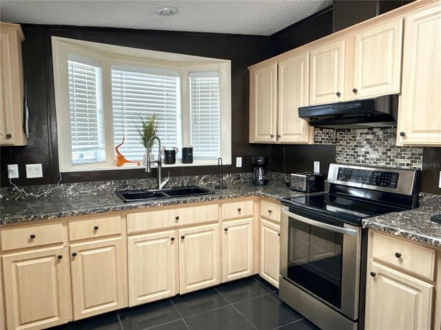 6907 AMERICANA DRIVE NE 101, St Petersburg, FL 33702