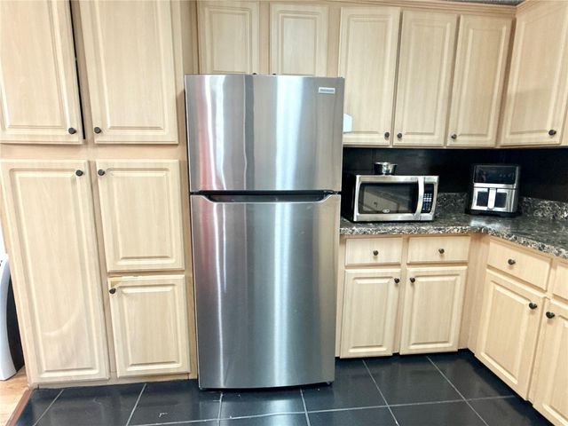 6907 AMERICANA DRIVE NE 101, St Petersburg, FL 33702