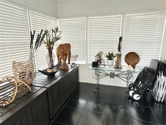 6907 AMERICANA DRIVE NE 101, St Petersburg, FL 33702