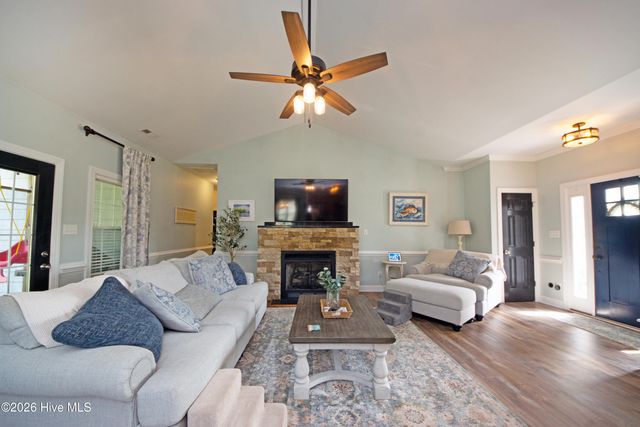 304 Angelfish Court, Newport, NC 28570