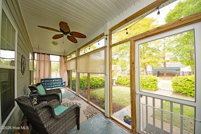 304 Angelfish Court, Newport, NC 28570