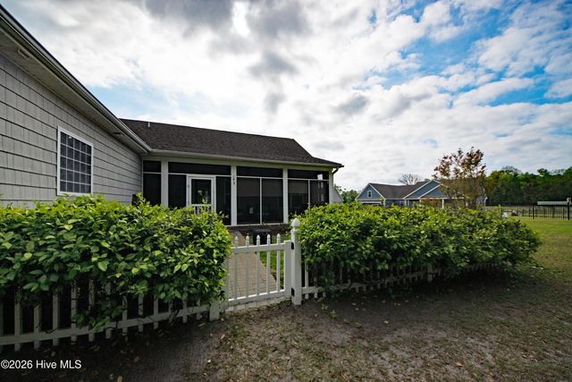 304 Angelfish Court, Newport, NC 28570