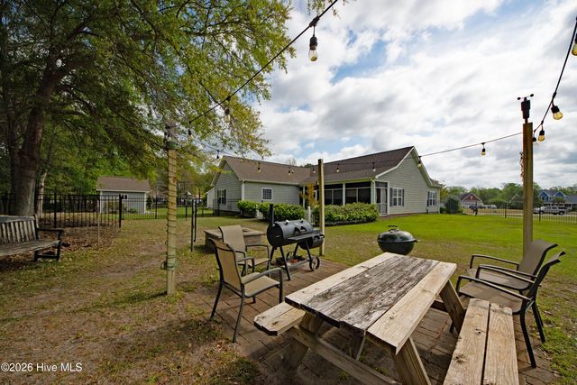 304 Angelfish Court, Newport, NC 28570