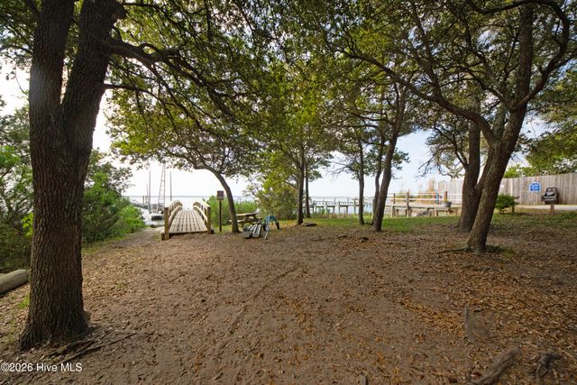 304 Angelfish Court, Newport, NC 28570