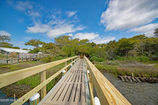 304 Angelfish Court, Newport, NC 28570