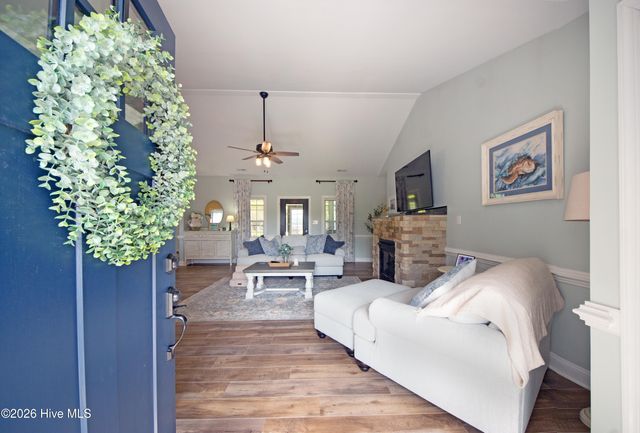 304 Angelfish Court, Newport, NC 28570