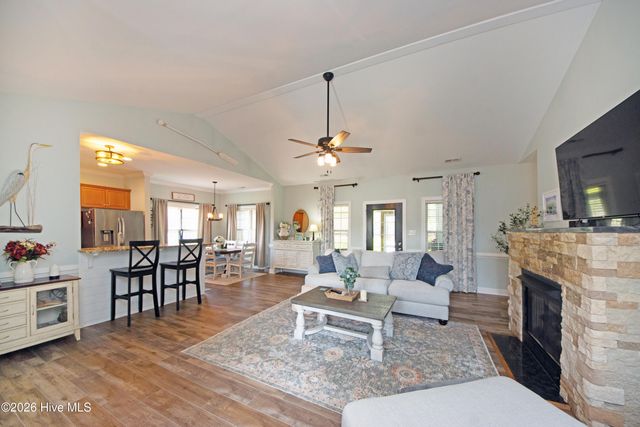 304 Angelfish Court, Newport, NC 28570