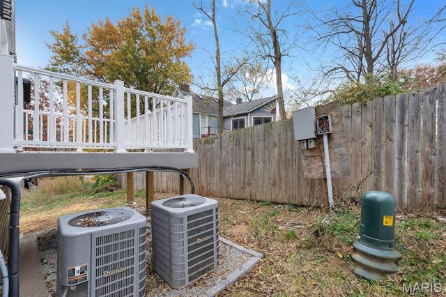 1623 Forest Avenue, St Louis, MO 63139