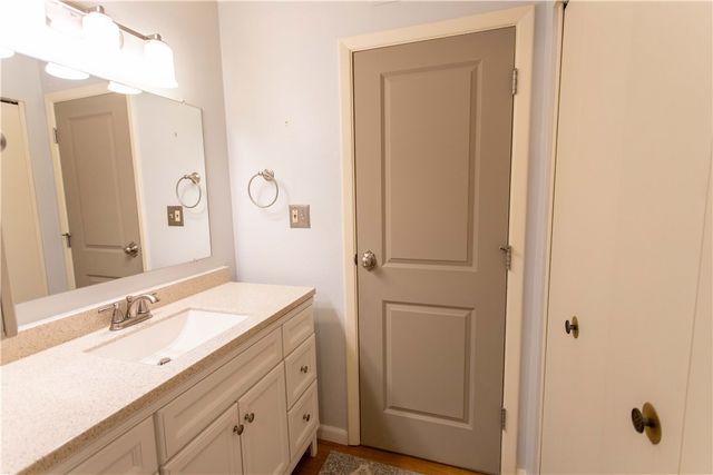 416 Isabella St 303, Oakmont, PA 15139