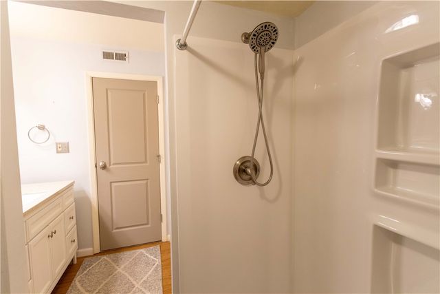 416 Isabella St 303, Oakmont, PA 15139