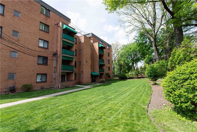 416 Isabella St 303, Oakmont, PA 15139