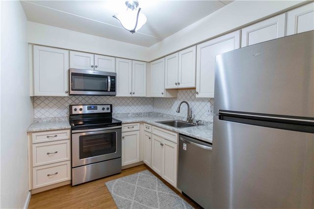 416 Isabella St 303, Oakmont, PA 15139