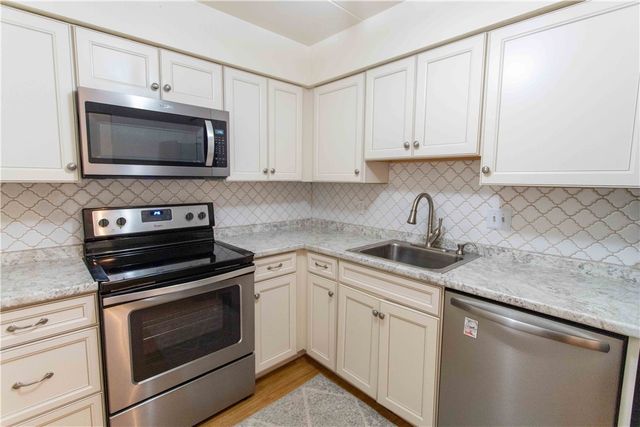 416 Isabella St 303, Oakmont, PA 15139