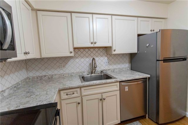 416 Isabella St 303, Oakmont, PA 15139