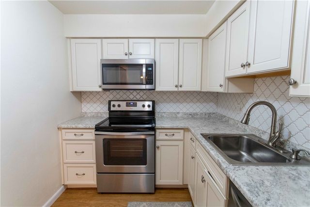 416 Isabella St 303, Oakmont, PA 15139
