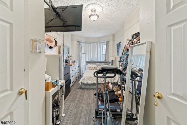 86 Clendenny Ave, Jersey City, NJ 07304