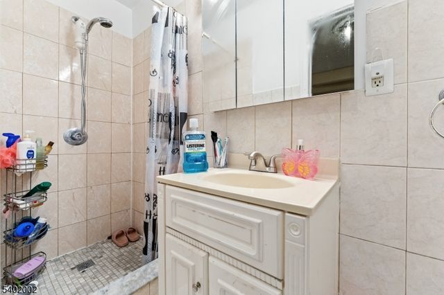 86 Clendenny Ave, Jersey City, NJ 07304