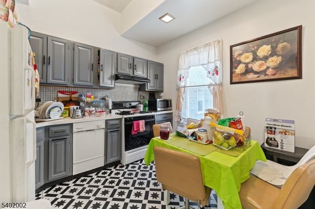 86 Clendenny Ave, Jersey City, NJ 07304